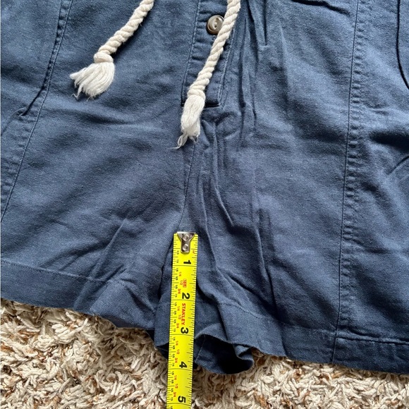 Universal Thread Blue Collared Top Size L Pockets Buttons - Picture 10 of 13